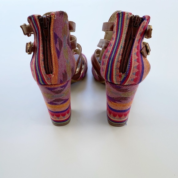 Etcetera Bohemian Pattern Heels - Picture 6 of 7
